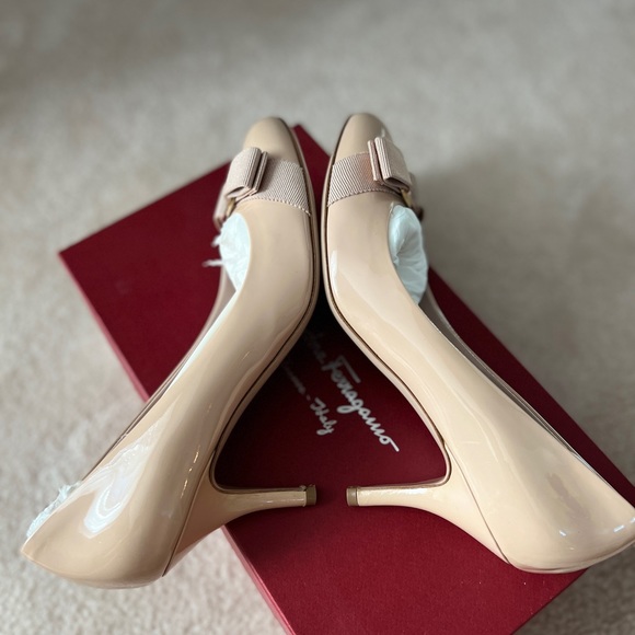 Authentic Salvatore Ferragamo Vara Bow Pump Shoe Size 8 - Picture 5 of 10